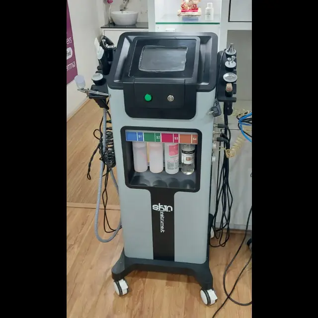 cosmetologist surgery machine